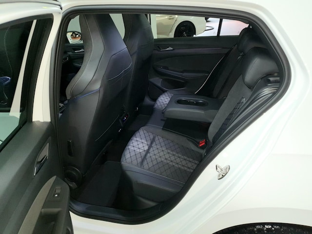 Volkswagen Golf 1.5 eTSI DSG R-Line