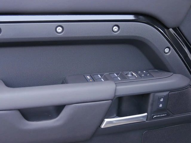 Land Rover Defender 110 Dynamic SE