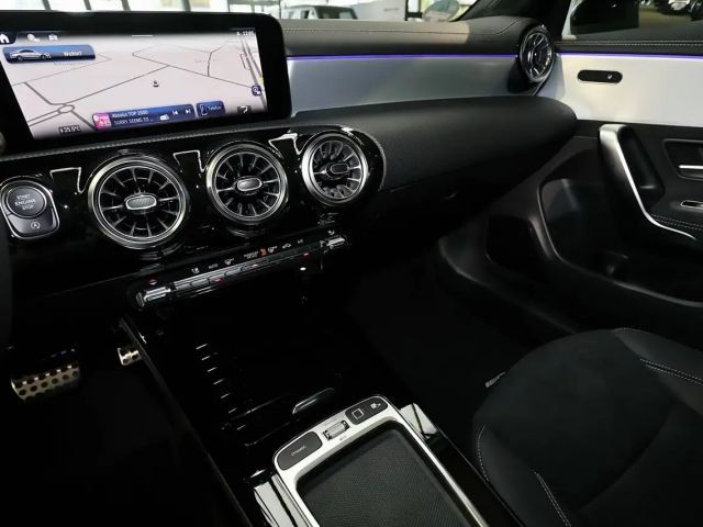 Mercedes-Benz CLA 200 AMG Line Coupé