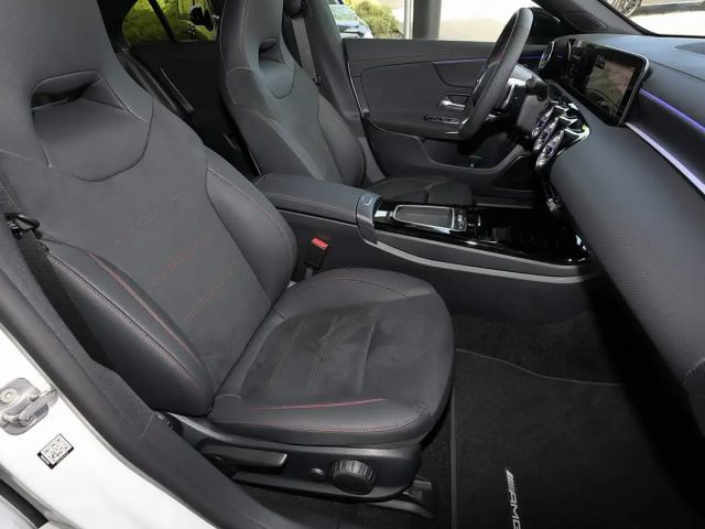 Mercedes-Benz CLA 200 AMG Line Coupé