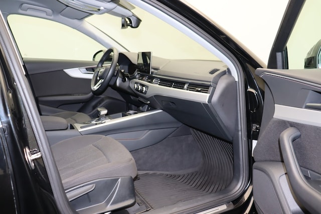 Audi A4 30 TDI S-Line S-Tronic Sedan