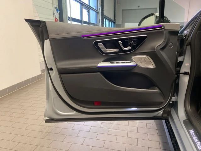 Mercedes-Benz EQE 300 Sedan