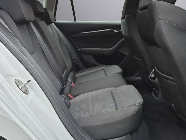 Skoda Octavia 2,0 TDI*DSG*ACC*WERKSGARANTIE*LED*NAVI*KREDIT