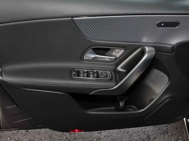 Mercedes-Benz A 200 AHK+KAMERA+SPURHALTE+NIGHT PAKET+LED+18"