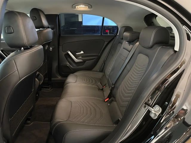 Mercedes-Benz A 180 A 180 d