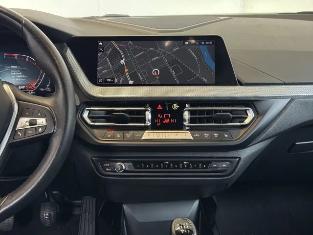 BMW 118 118i 5-deurs Sedan