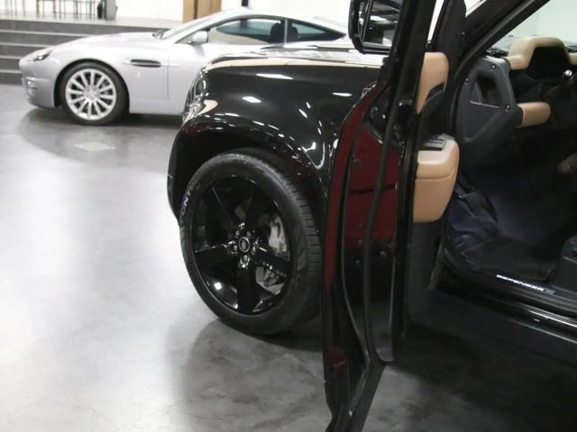 Land Rover Defender 110 D300 Dynamic HSE