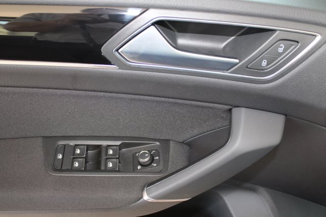 Volkswagen Touran 1.5 TSI DSG R-Line