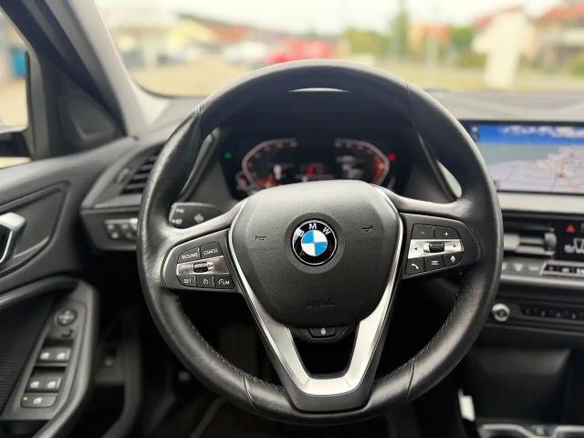 BMW 118 118i Sedan Sport Line
