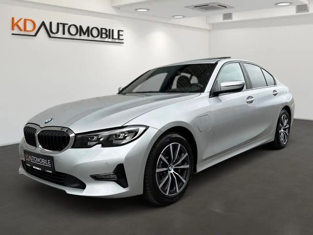 BMW 330 330e Sedan