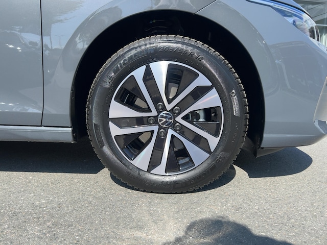 Volkswagen Golf 1.5 eTSI DSG