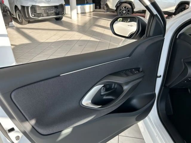 Toyota Yaris Business Hybride VVT-i