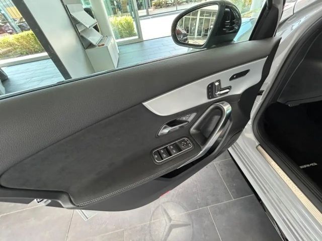 Mercedes-Benz A 250 A 250 e AMG Line