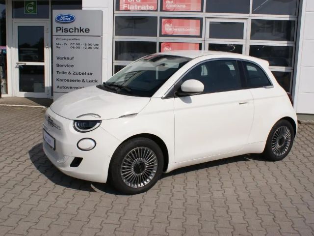 Fiat 500e La Prima