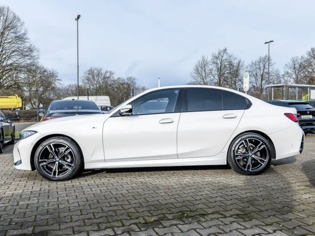 BMW 320 320i M-Sport Sedan