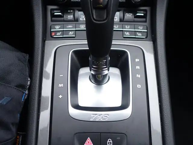 Porsche Cayman Coupé