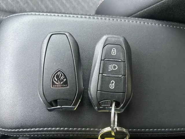 Peugeot E-2008 Allure Pack