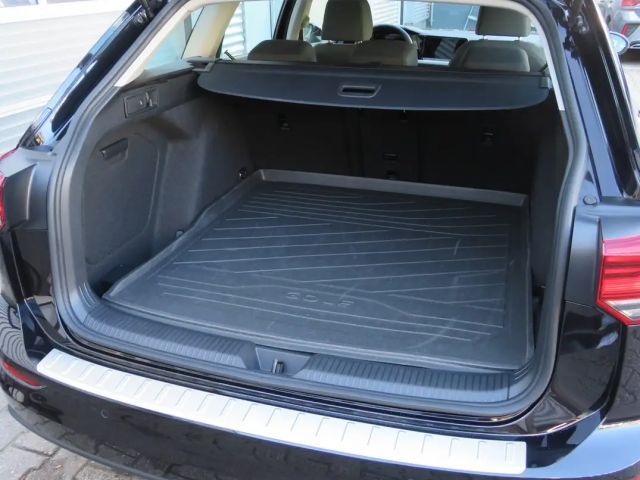 Volkswagen Golf 2.0 TDI DSG Life Variant