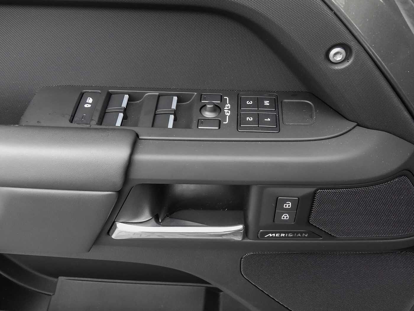 Land Rover Defender 110