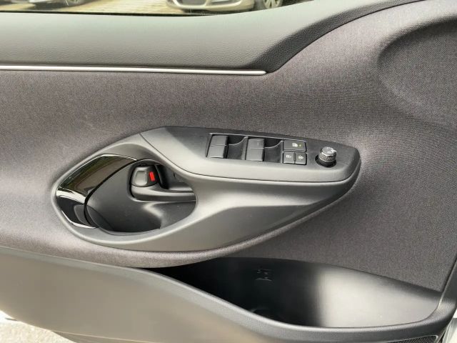 Toyota Yaris 1.5 HSD 116 PS B&W **Sondermodell**