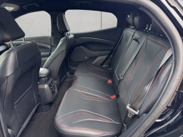 Ford Mustang Mach-E 75 kWh AWD