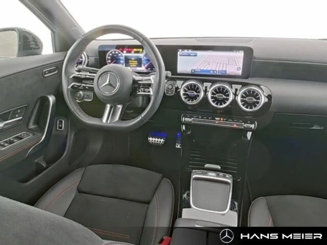 Mercedes-Benz A 220 4MATIC AMG Line