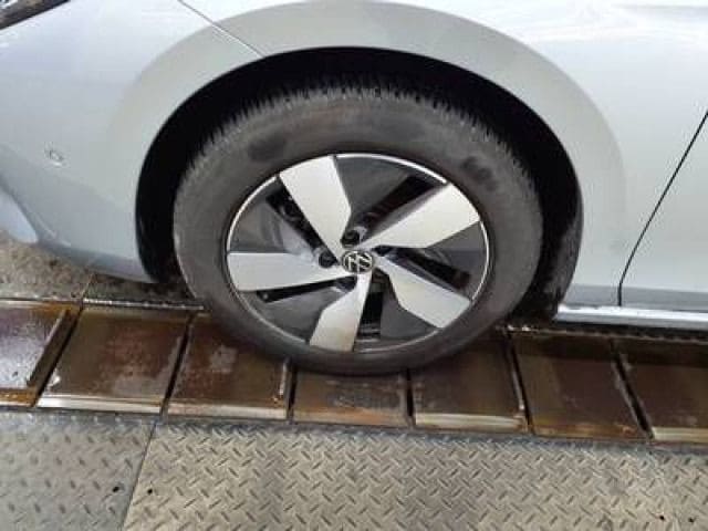 Volkswagen Passat 1.5 eTSI Business DSG Variant