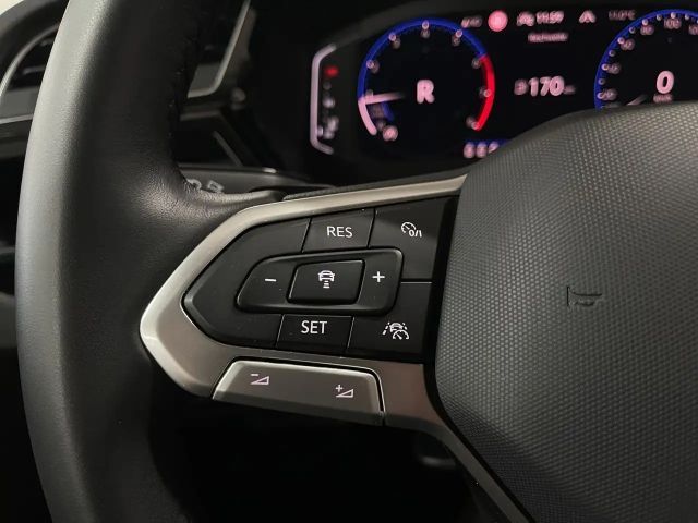 Volkswagen Touran 1.5 TSI R-Line