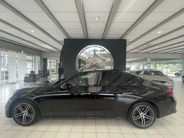 Mercedes-Benz E 220 AMG Line E 220 d Sedan