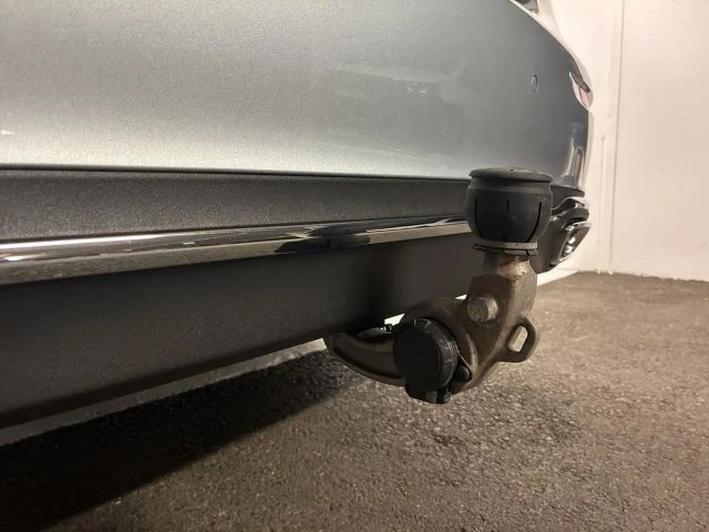 Mercedes-Benz E 220 E 220 d Sedan