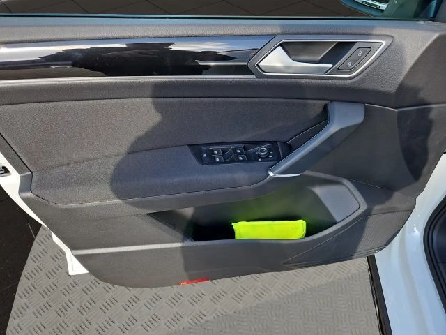 Volkswagen Touran 1.5 TSI Highline R-Line