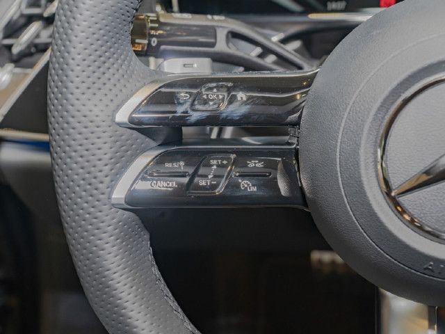 Mercedes-Benz E 200 Sedan