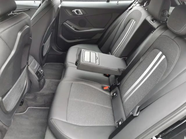 BMW 118 118i Sedan Sport Line