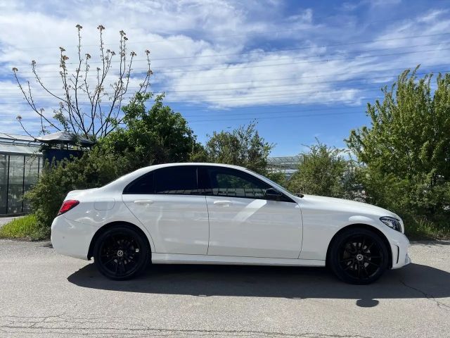 Mercedes-Benz C 200 4MATIC AMG Line Sedan