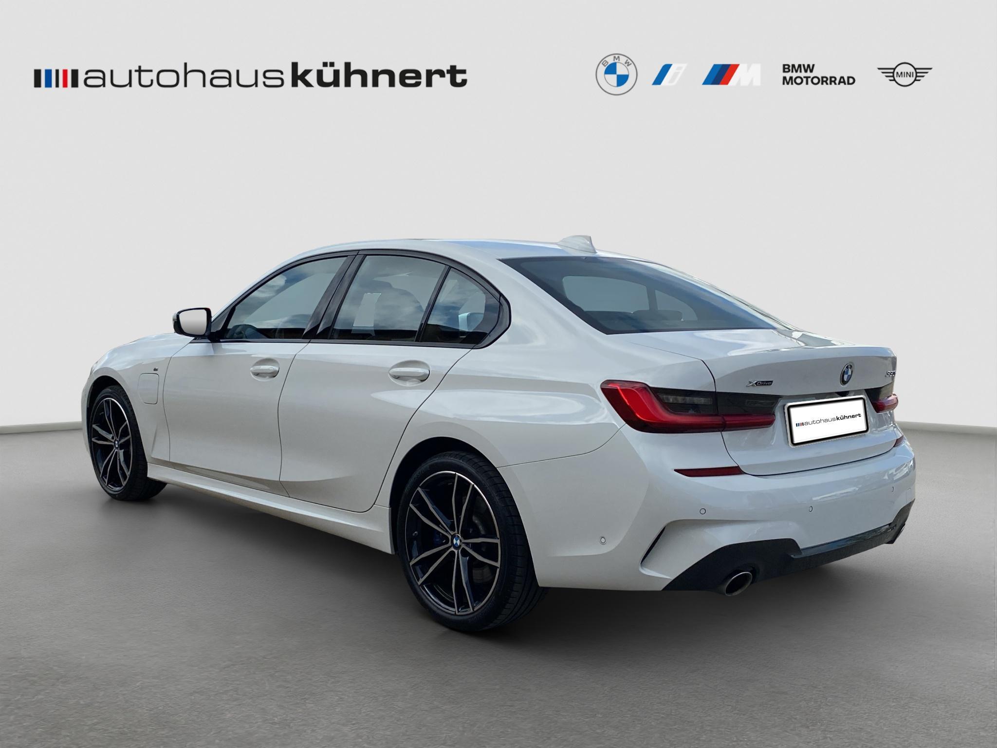 BMW 330 330e Sedan xDrive