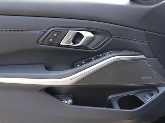 BMW 330 330i Sedan xDrive