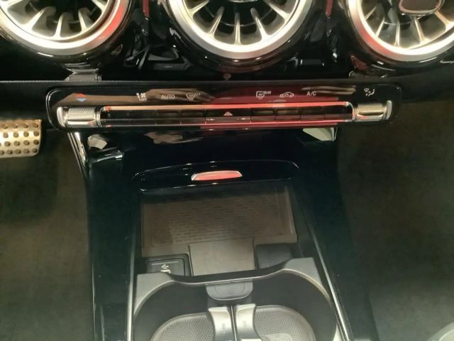 Mercedes-Benz A 180 AMG Line