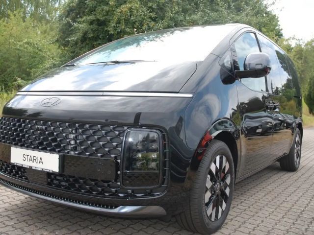 Hyundai Staria Signature