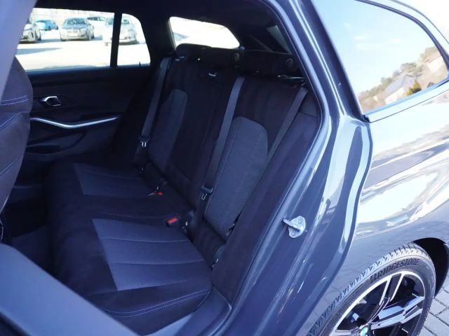 BMW 320 320d M-Sport Touring xDrive