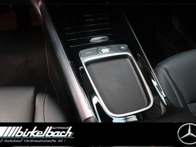 Mercedes-Benz GLA 200 Advanced 7G LED RFK  LHZ Apple