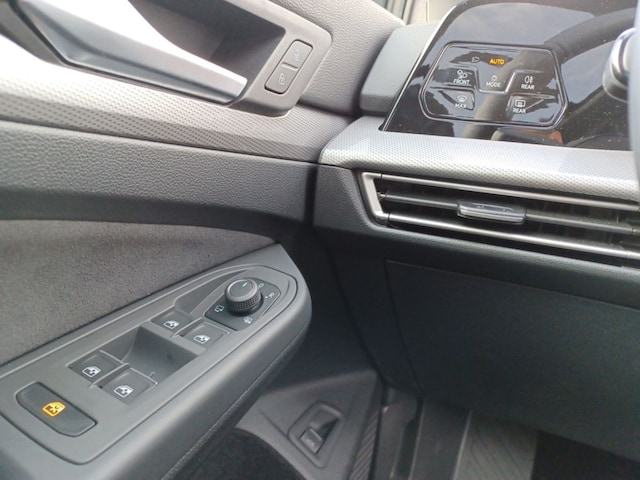 Volkswagen Golf 1.5 eTSI DSG Variant