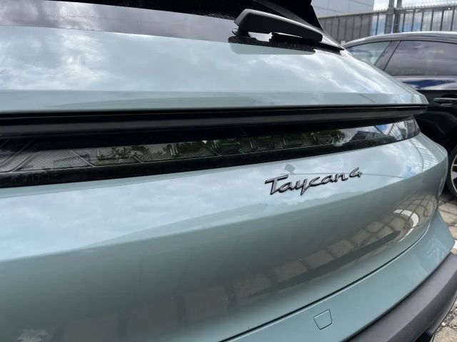 Porsche Taycan 4 Cross Turismo