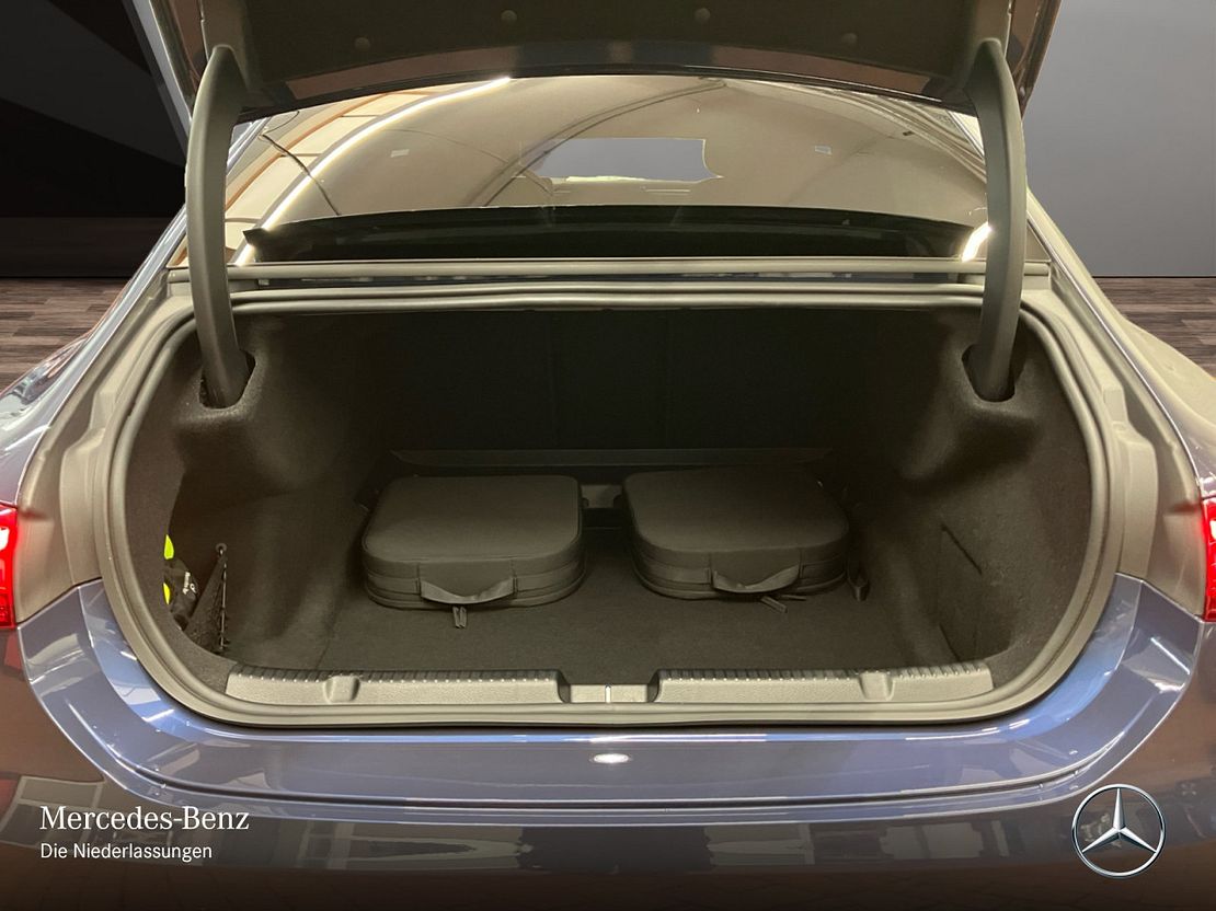 Mercedes-Benz EQE 300 Sedan