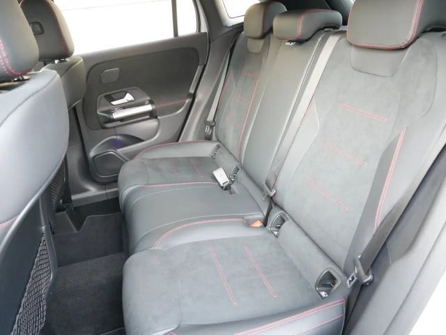 Mercedes-Benz GLA 200 AMG Line