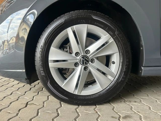 Volkswagen Golf Life Variant