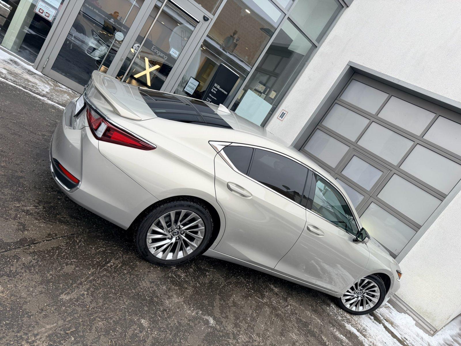 Lexus ES Luxury Line