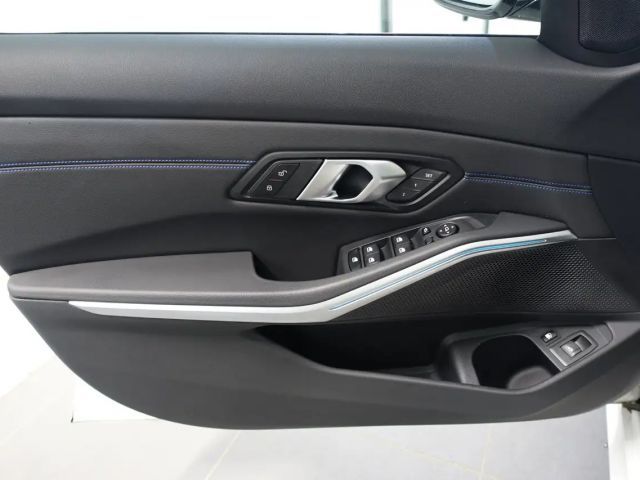 BMW 330 330e M-Sport xDrive