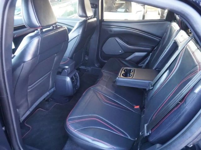 Ford Mustang Mach-E AWD Standard range