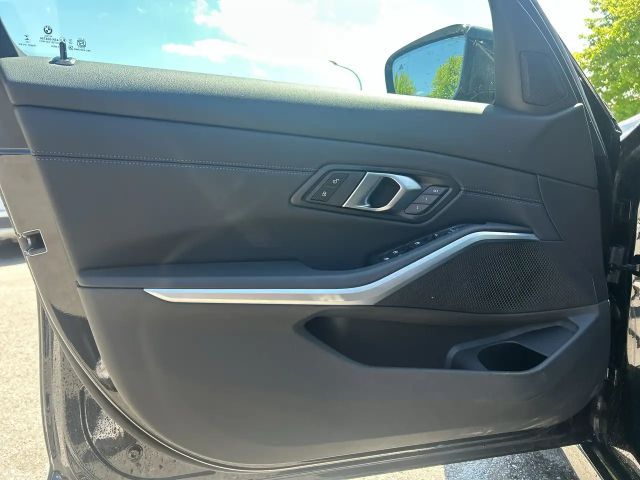 BMW 320 320d M-Sport Sedan xDrive