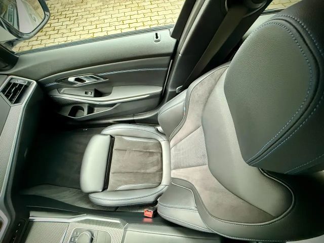 BMW 330 330e M-Sport xDrive